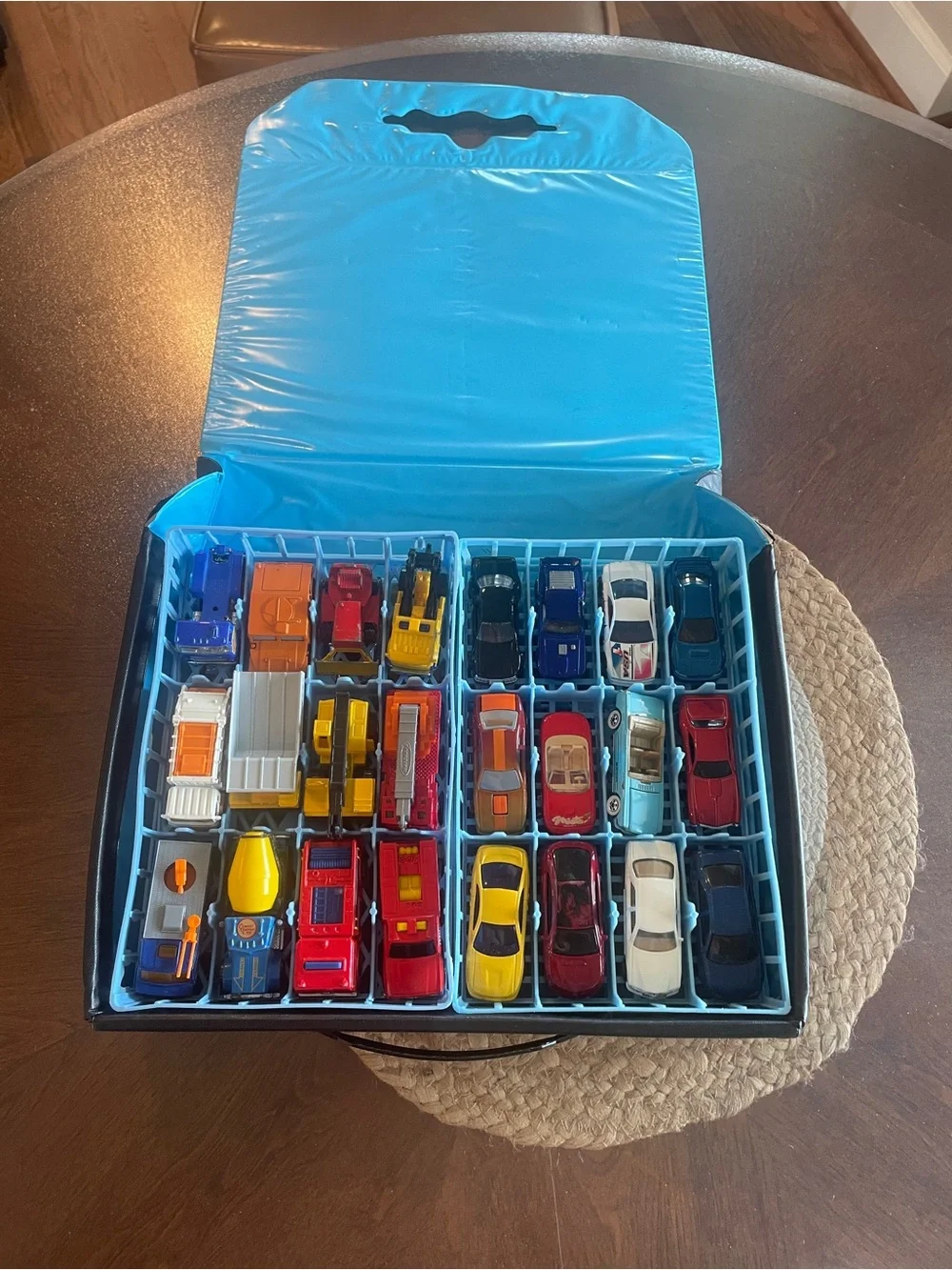 Vintage 1983 Matchbox Holds 48 Cars Official Collectors Carry Case w/ 48 cars